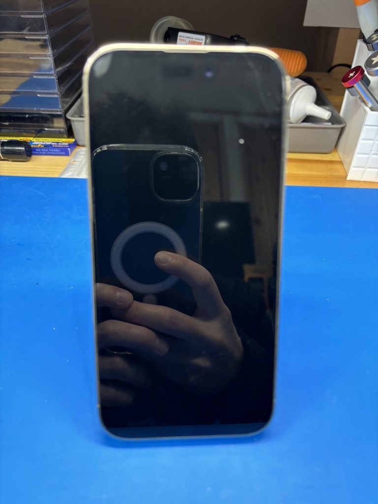 iPhone14Pro画面真っ暗で画面がつかない