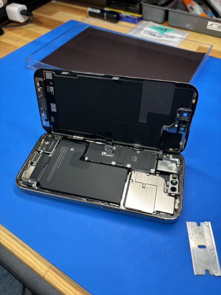 iPhone14Pro分解写真