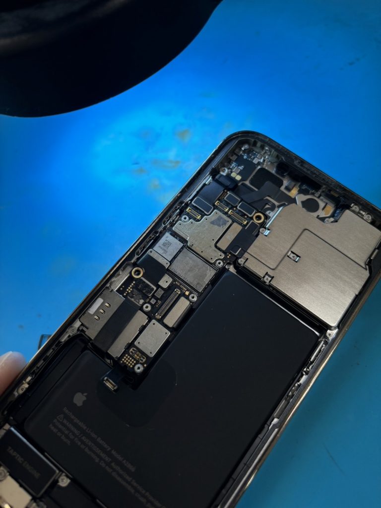 iPhone14Pro内部