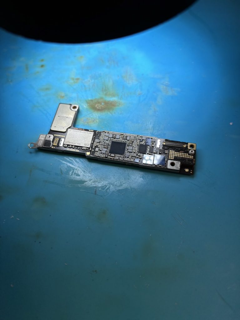 iPhone15Proメイン基板