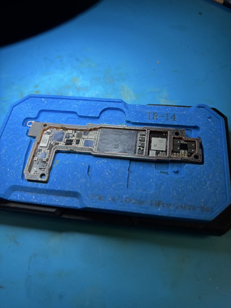 iPhone14はんだリボール