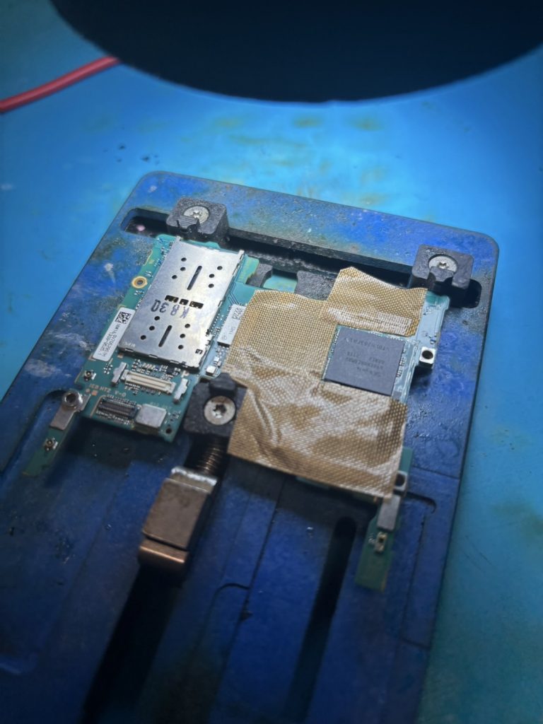 Xperia xs2起動不良基板修理