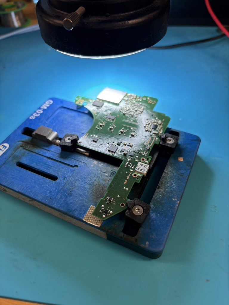 新型任天堂switch ドックコネクタ交換switch基板修理