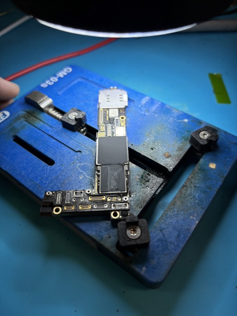 iPhone12mini 起動不良iPhone基板修理