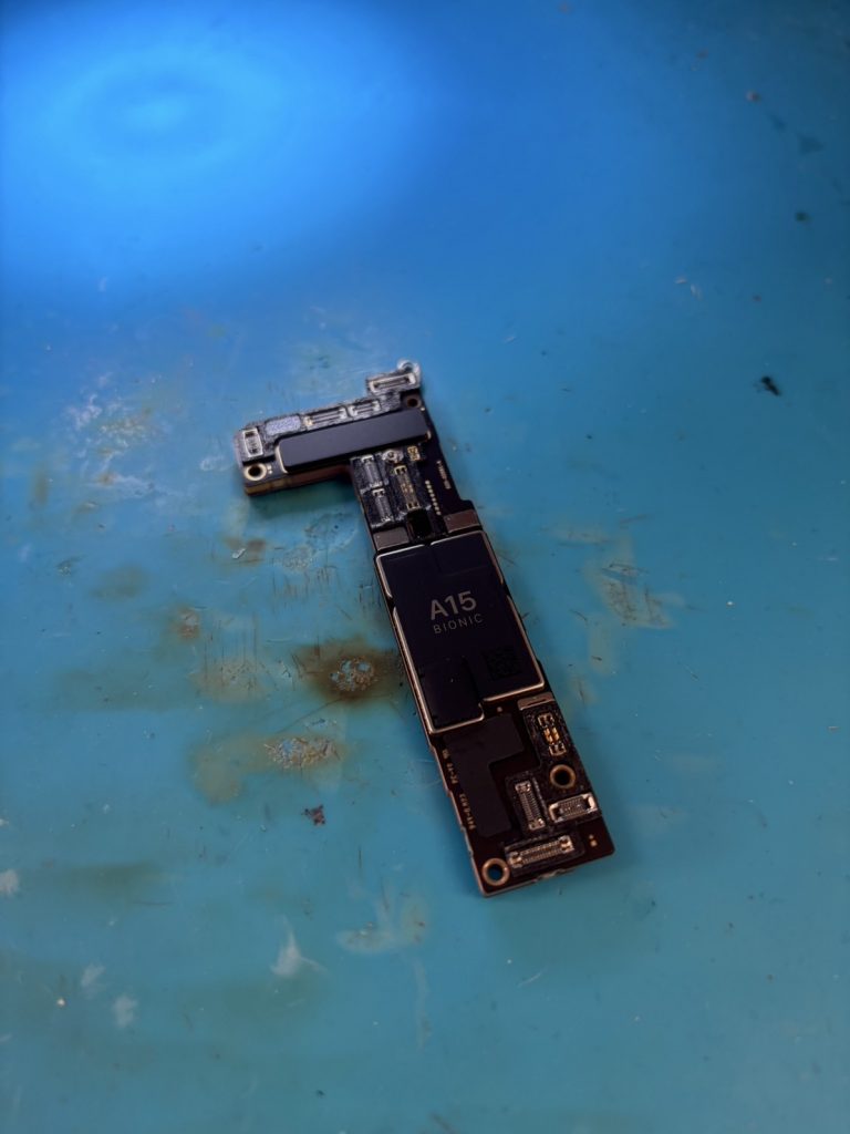 iPhone14急に電源が入らなくなった「iPhone基板修理」