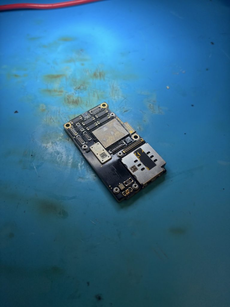 iPhone11ProMax水没修理事例｜基板修理でデータ復旧成功