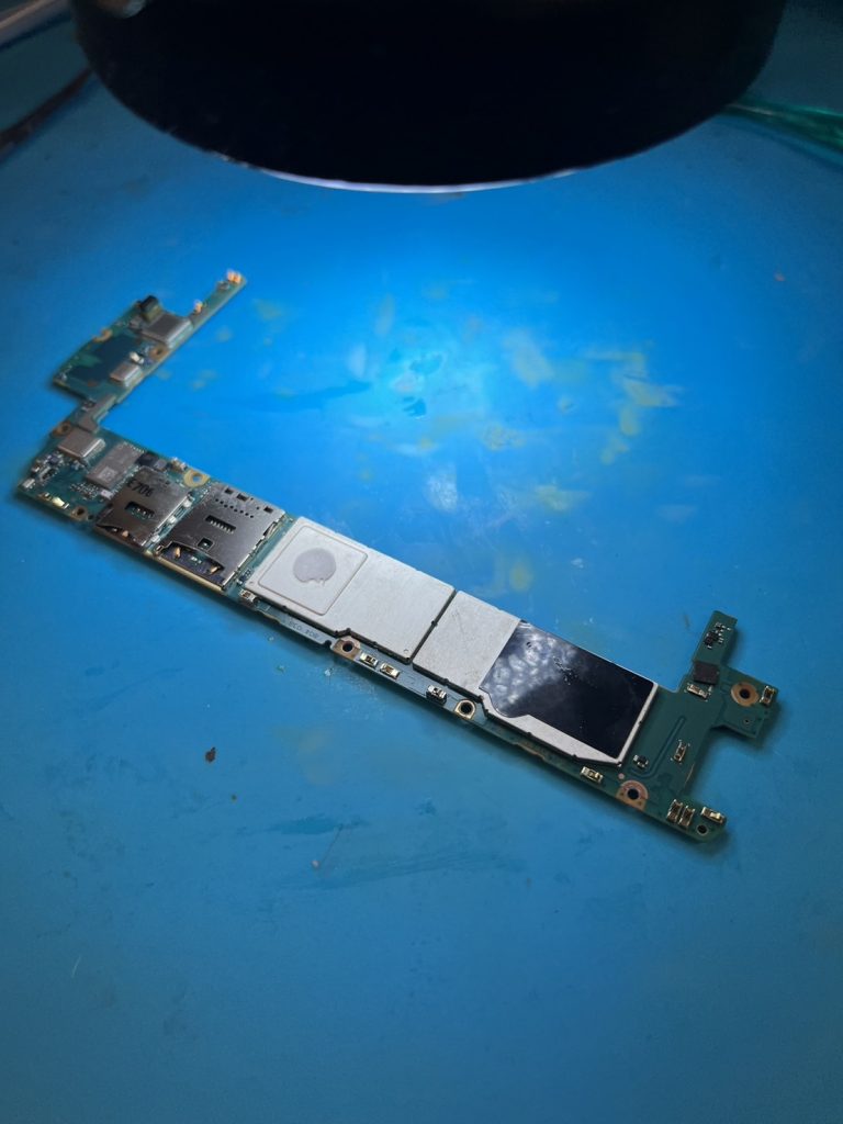 【修理事例】Xperia XZ Premium水没による起動不良からの完全復旧 – プロが語る基板修理実績