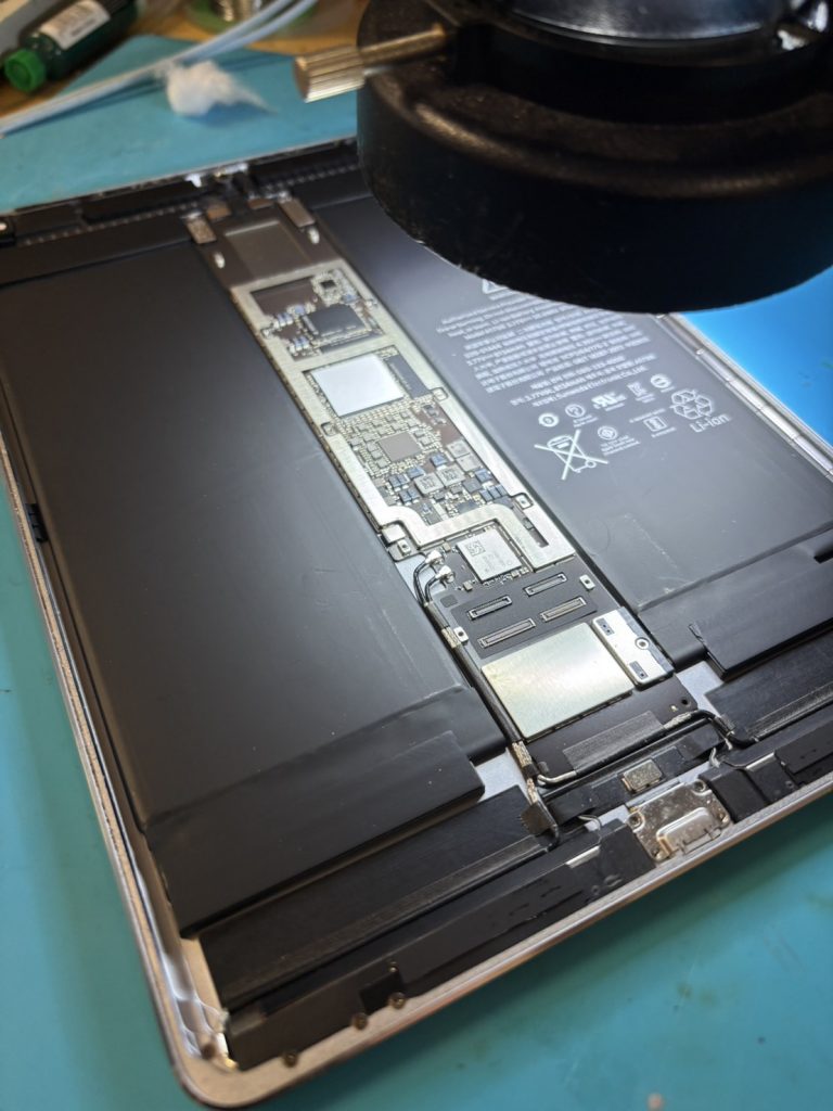 iPadPro10.5インチのリンゴループ完全解決 – プロが語る基板修理とOS復旧の実例