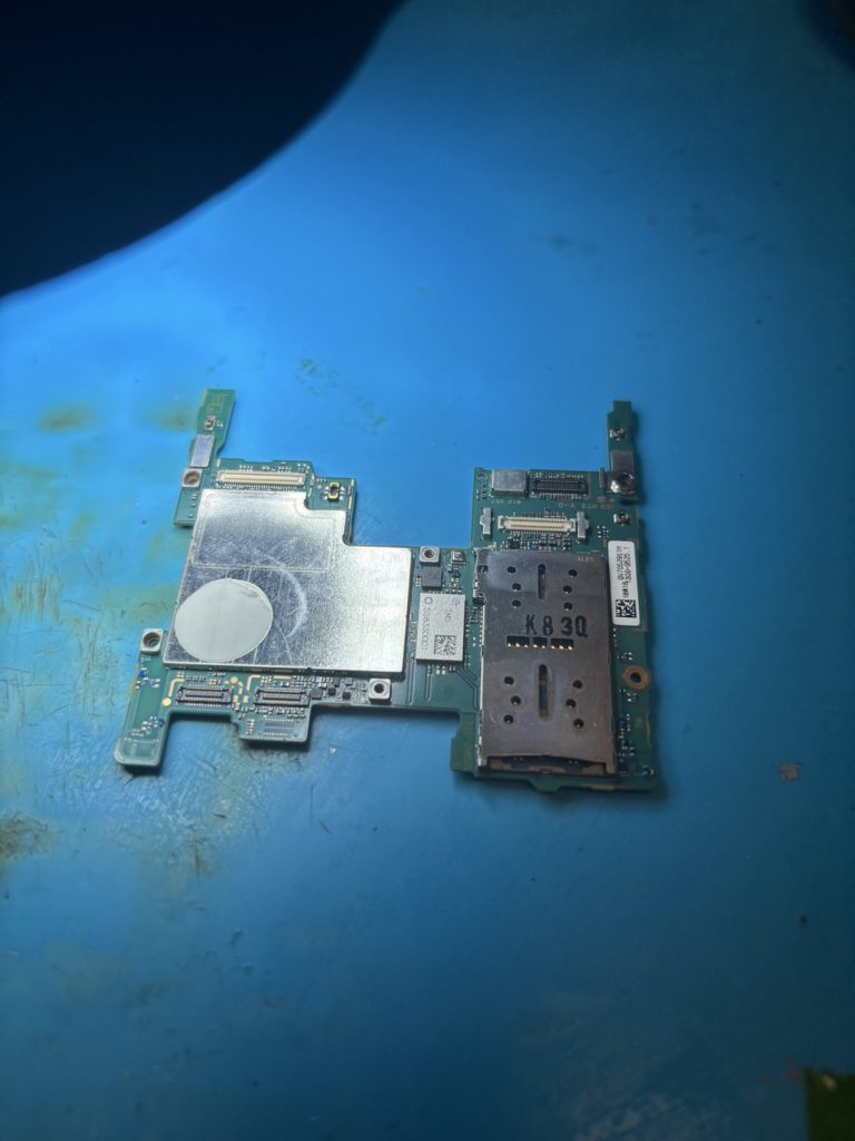 Xperia XZ2の突発的起動不良を基板修理で完全復旧！大切なデータも無事救出成功