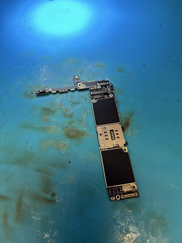 iPhone6sPlus突発的起動不良の基板修理事例：BOOSTライン短絡による起動障害の完全復旧