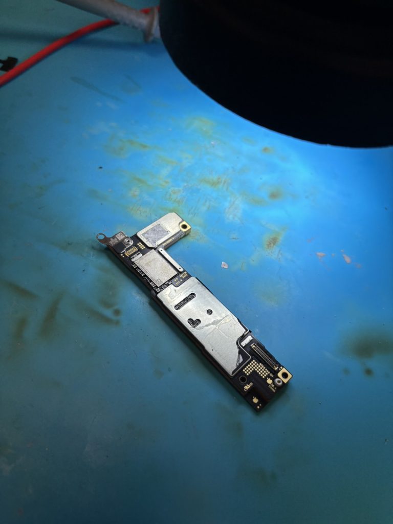 iPhone14突発的起動不良修理事例 – 埼玉県熊谷市ストックリペア基板修理レポート