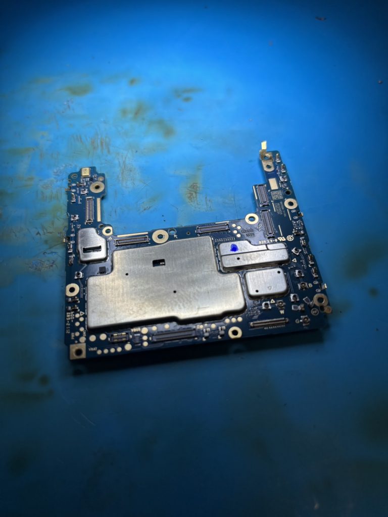 Zenfone 8 Flip 突発的起動不良の基板修理【データ復旧成功事例】