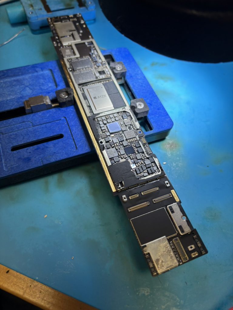 iPadPro11(第1世代)の充電不良を基板修理で復旧!データを守る精密作業の全記録