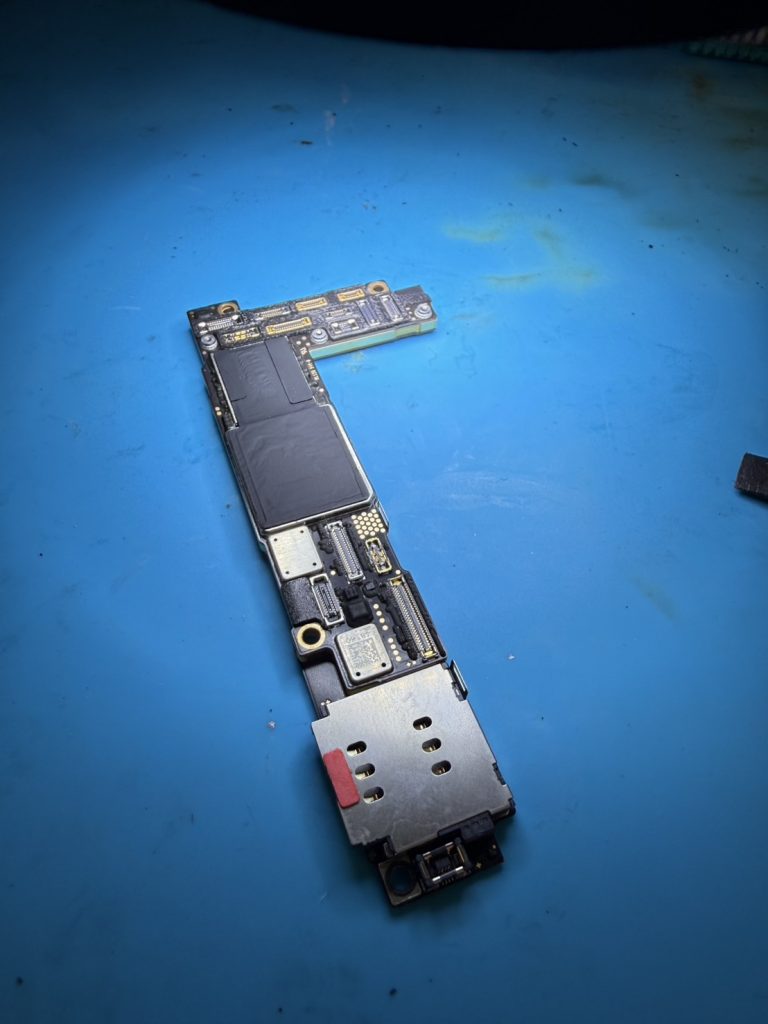 【iPhone基板修理事例】水没?と思われたiPhone 12 miniの起動不良、本当の原因は基板内部のショートでした|埼玉県熊谷市 ストックリペア